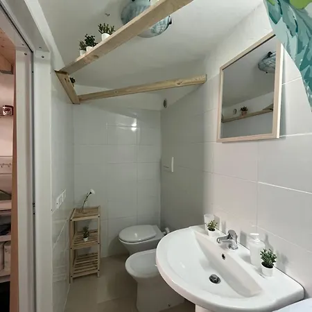 Little House Center باري